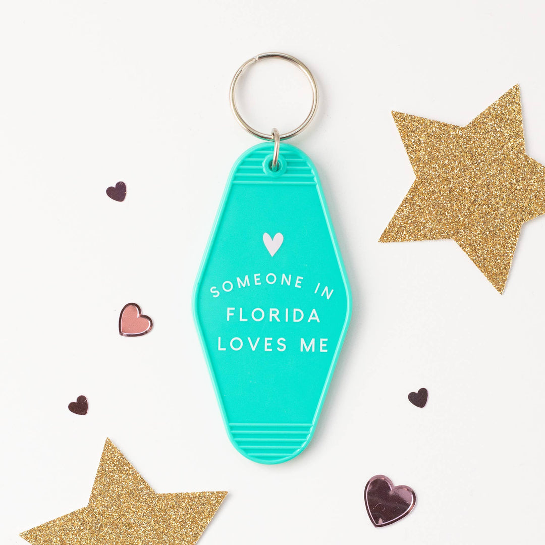 Retro Hotel Keychain - Someone in Florida Loves Me